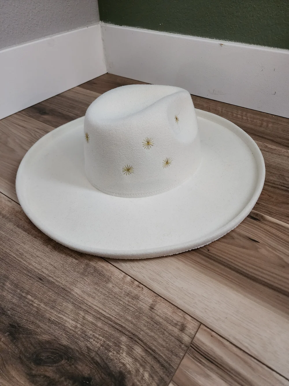 NWT Anna & Ava Ivory Cowboy Hat Gold Starburst Western Wide Brim S/M